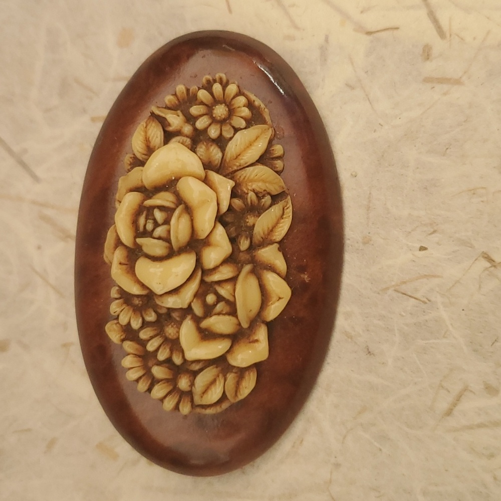 VINTAGE 1940s CARVED CELLULOID Rose FLORAL PIN BROOCH WOOD OVAL 2 1/4" AG